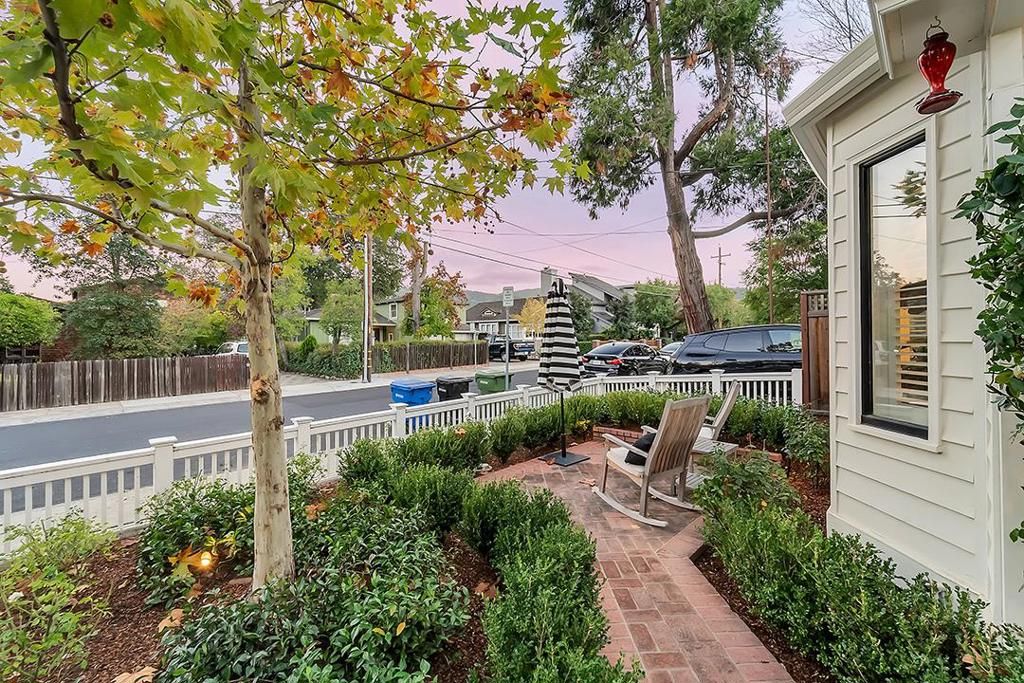 Image 5 of property listing at 247 Edelen Avenue, Los Gatos, CA 95030