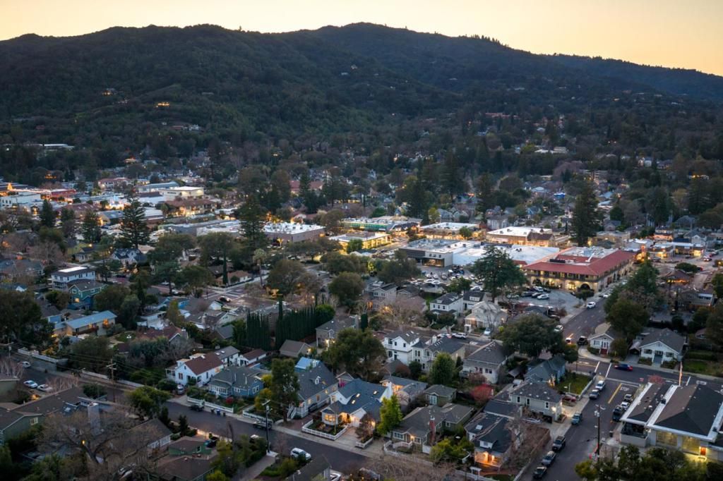 Image 53 of property listing at 247 Edelen Avenue, Los Gatos, CA 95030