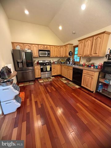 945 WHITE OAK TRL, Paw Paw, WV 25434