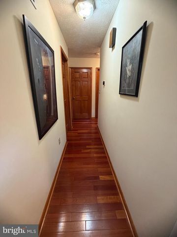 945 WHITE OAK TRL, Paw Paw, WV 25434