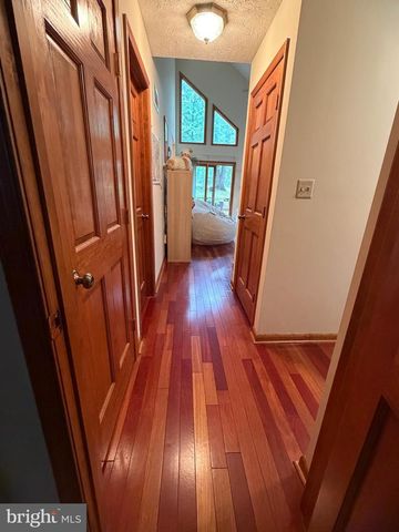 945 WHITE OAK TRL, Paw Paw, WV 25434