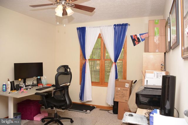 945 WHITE OAK TRL, Paw Paw, WV 25434