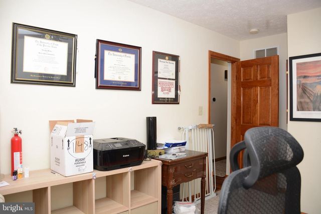 945 WHITE OAK TRL, Paw Paw, WV 25434