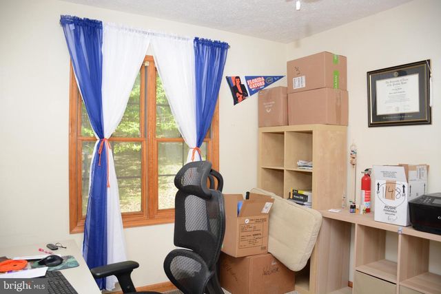 945 WHITE OAK TRL, Paw Paw, WV 25434