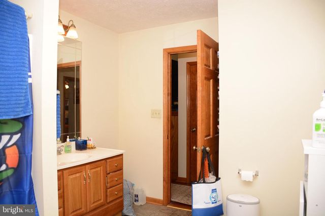 945 WHITE OAK TRL, Paw Paw, WV 25434