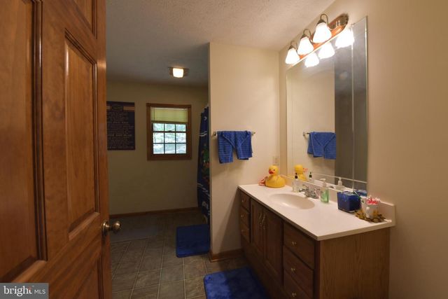 945 WHITE OAK TRL, Paw Paw, WV 25434