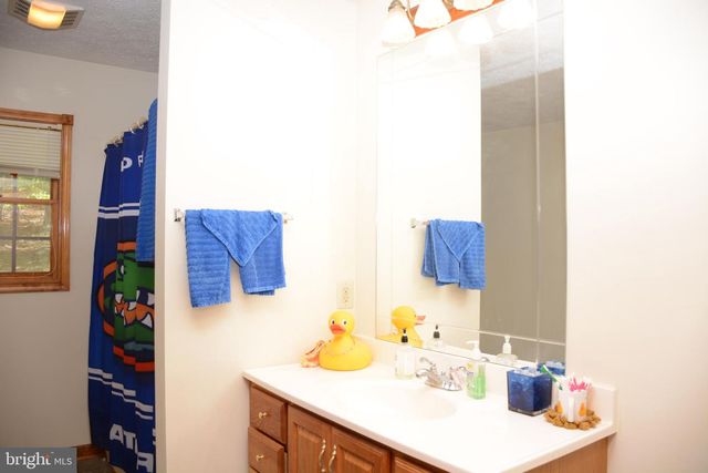 945 WHITE OAK TRL, Paw Paw, WV 25434