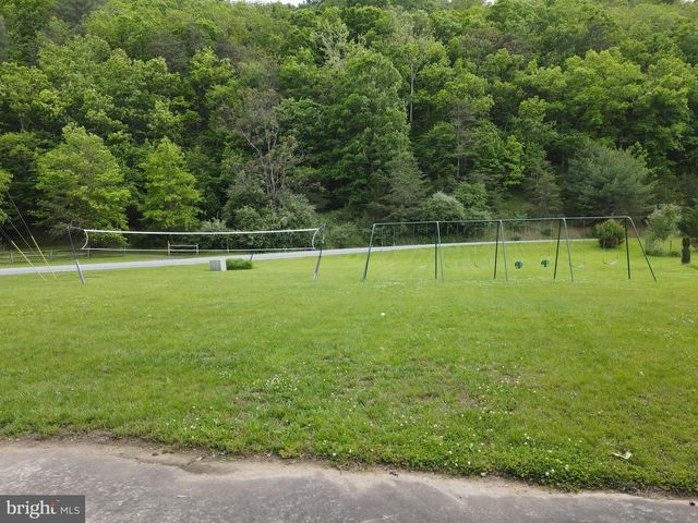 945 WHITE OAK TRL, Paw Paw, WV 25434