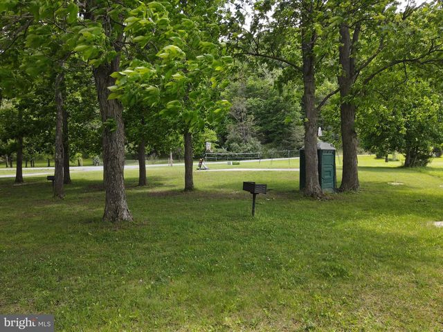 945 WHITE OAK TRL, Paw Paw, WV 25434