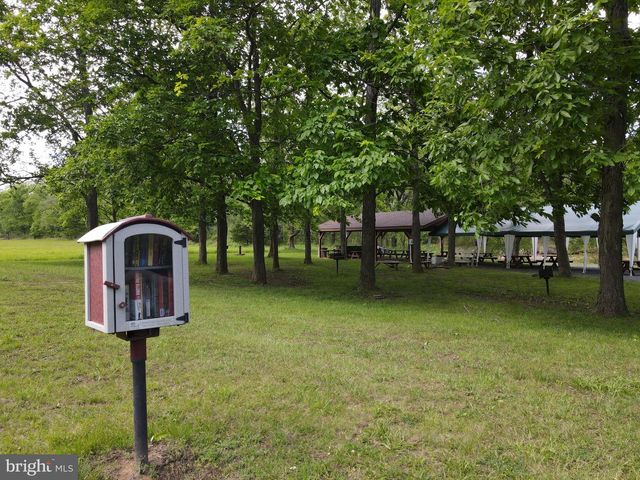 945 WHITE OAK TRL, Paw Paw, WV 25434