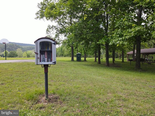 945 WHITE OAK TRL, Paw Paw, WV 25434