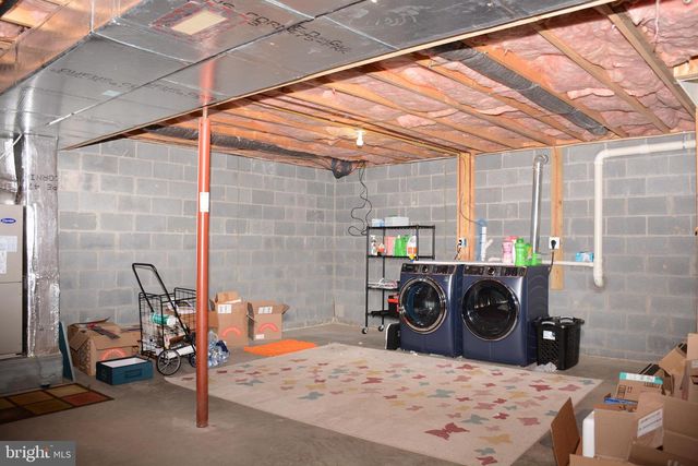 945 WHITE OAK TRL, Paw Paw, WV 25434