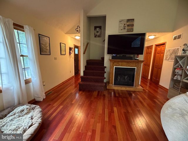945 WHITE OAK TRL, Paw Paw, WV 25434