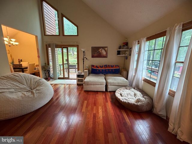 945 WHITE OAK TRL, Paw Paw, WV 25434