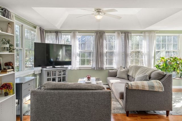 6 Skylark Ave, Plymouth, MA 02360