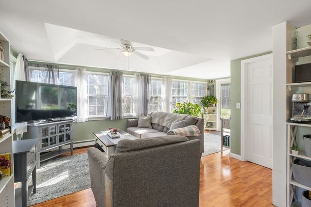 6 Skylark Ave, Plymouth, MA 02360