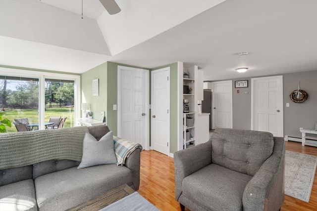 6 Skylark Ave, Plymouth, MA 02360