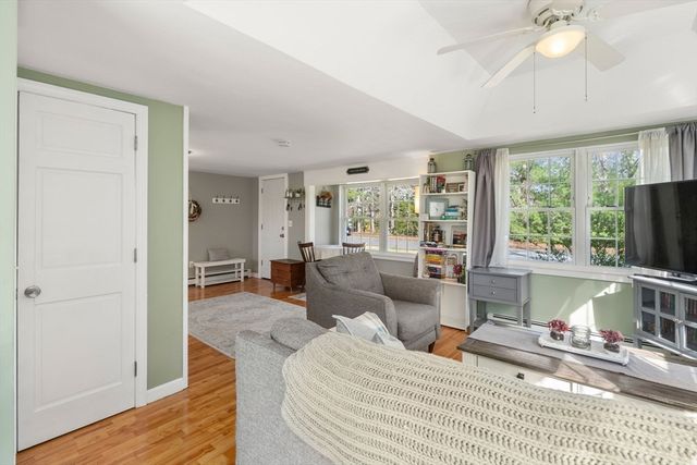 6 Skylark Ave, Plymouth, MA 02360