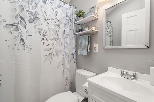 6 Skylark Ave, Plymouth, MA 02360