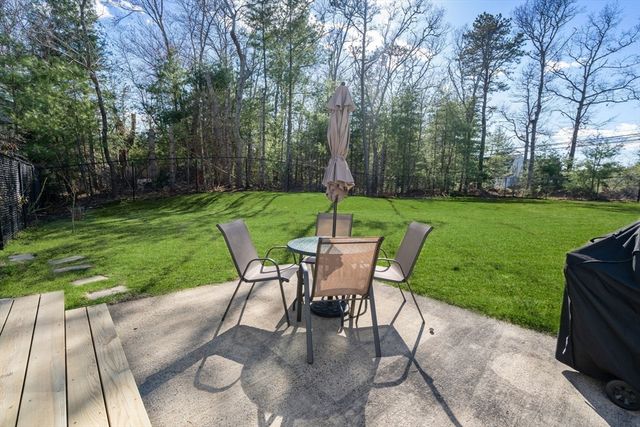 6 Skylark Ave, Plymouth, MA 02360