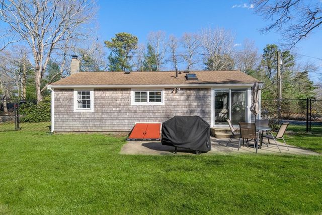6 Skylark Ave, Plymouth, MA 02360