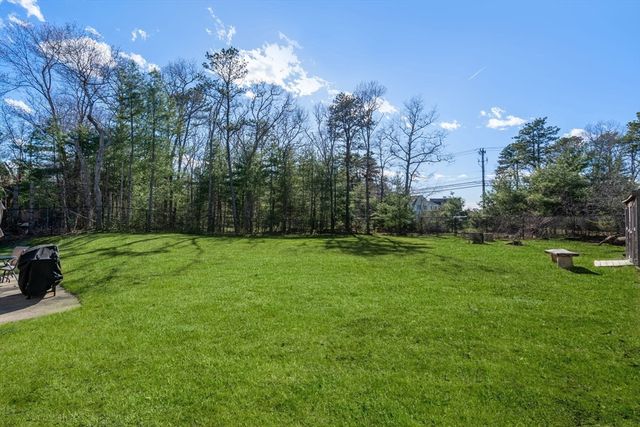 6 Skylark Ave, Plymouth, MA 02360