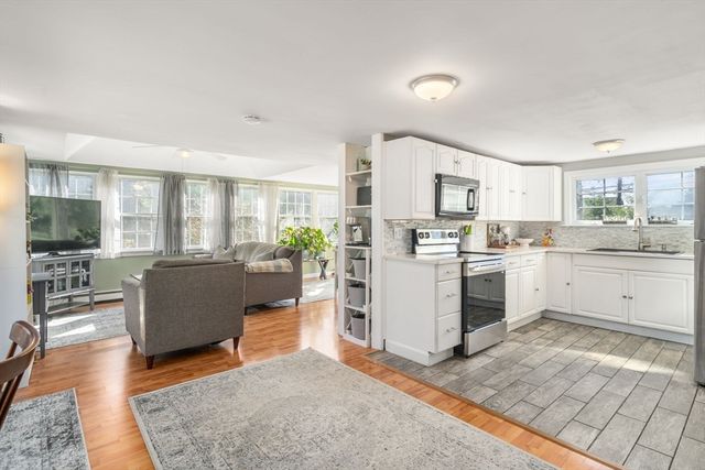 6 Skylark Ave, Plymouth, MA 02360