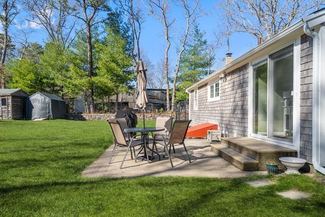 6 Skylark Ave, Plymouth, MA 02360