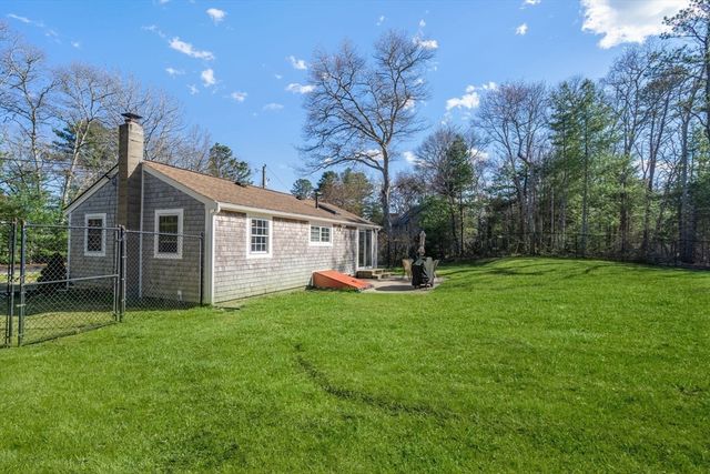 6 Skylark Ave, Plymouth, MA 02360