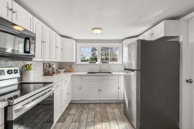 6 Skylark Ave, Plymouth, MA 02360