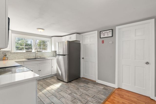 6 Skylark Ave, Plymouth, MA 02360