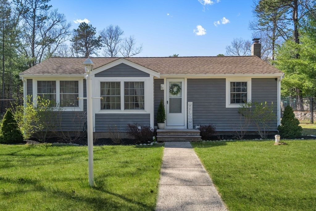 6 Skylark Ave, Plymouth, MA 02360
