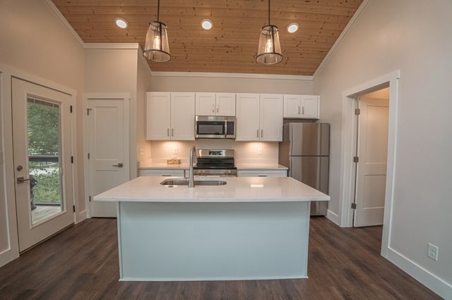 60 Dwellings Dr, Tracy City, TN 37387