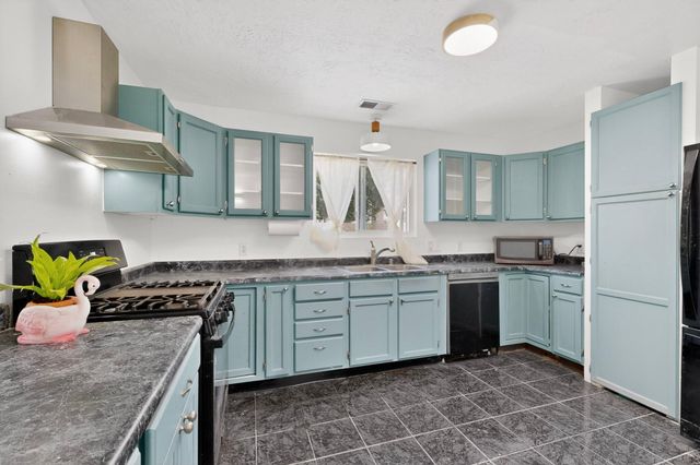 7728 Redwood Drive NW, Albuquerque, NM 87120