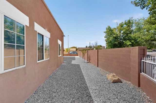 7728 Redwood Drive NW, Albuquerque, NM 87120
