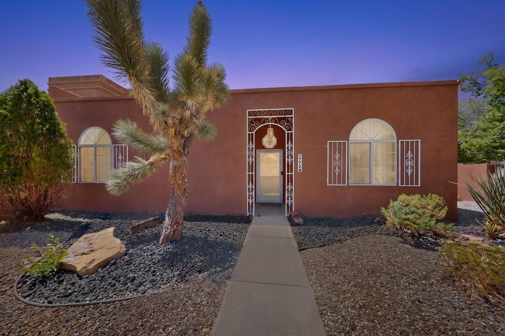 7728 Redwood Drive NW, Albuquerque, NM 87120
