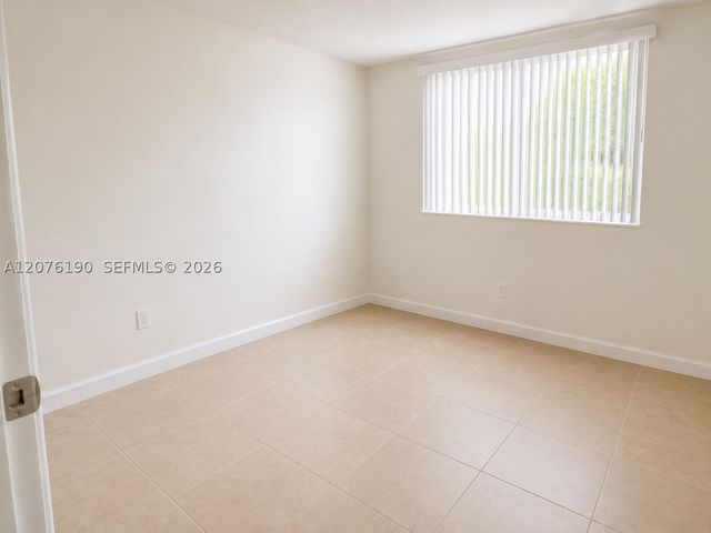 650 NE 64th St G602, Miami, FL 33138