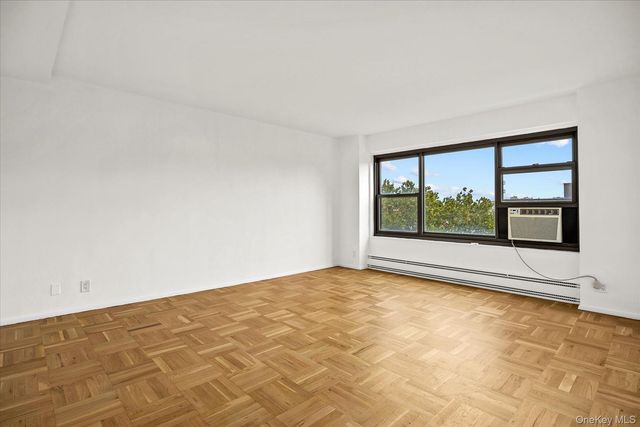 33-34 Crescent Street 7D, Astoria, NY 11106