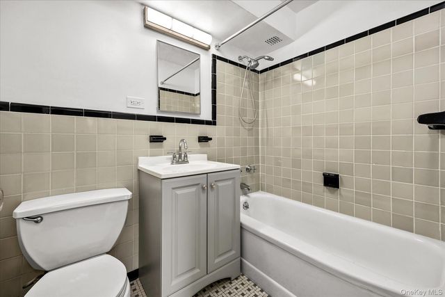33-34 Crescent Street 7D, Astoria, NY 11106