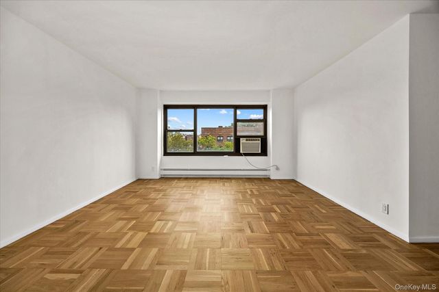 33-34 Crescent Street 7D, Astoria, NY 11106