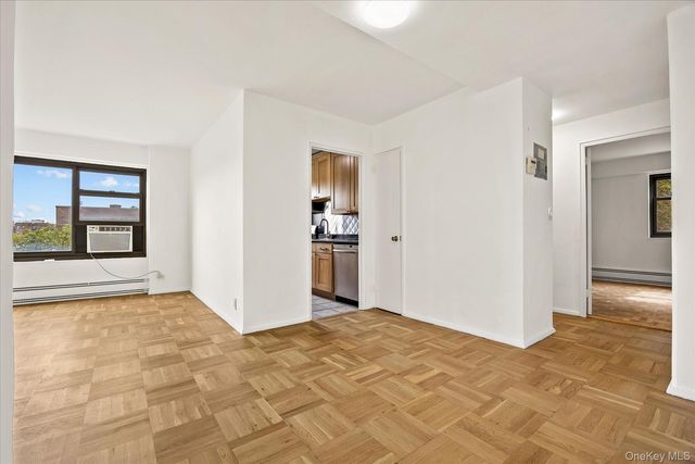 33-34 Crescent Street 7D, Astoria, NY 11106