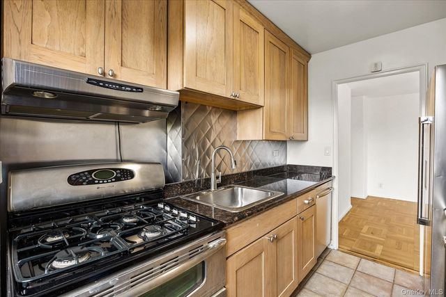 33-34 Crescent Street 7D, Astoria, NY 11106
