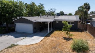 1940 N Kensington Way, Hanford, CA 93230