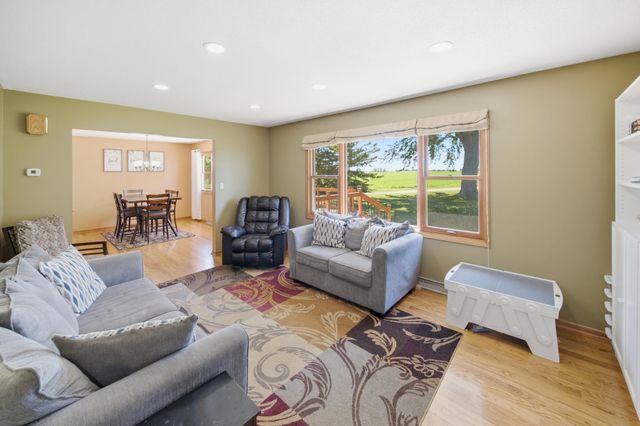 7524 58th St NE, Rochester, MN 55906