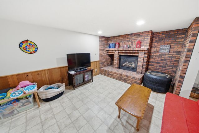 7524 58th St NE, Rochester, MN 55906