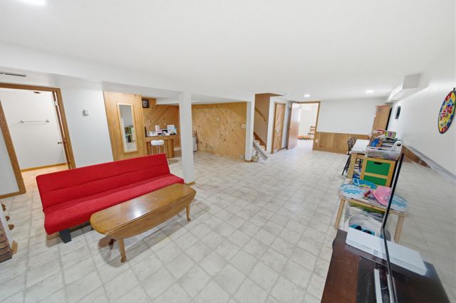 7524 58th St NE, Rochester, MN 55906
