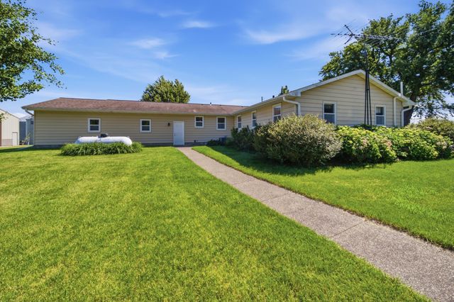 7524 58th St NE, Rochester, MN 55906