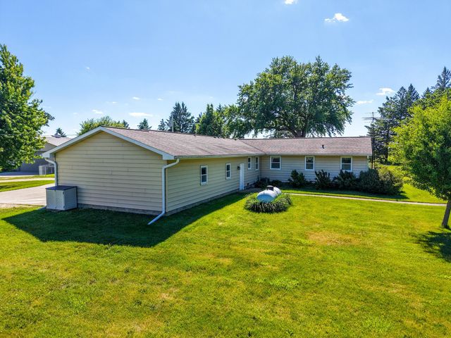 7524 58th St NE, Rochester, MN 55906