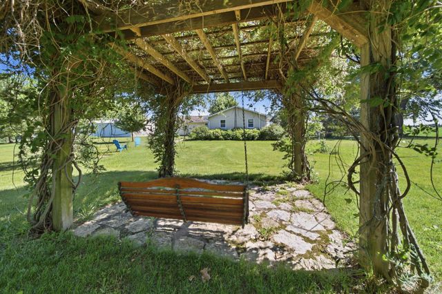 7524 58th St NE, Rochester, MN 55906