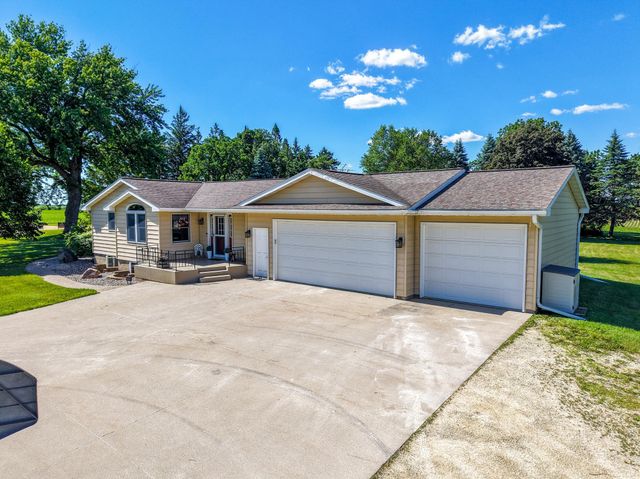 7524 58th St NE, Rochester, MN 55906